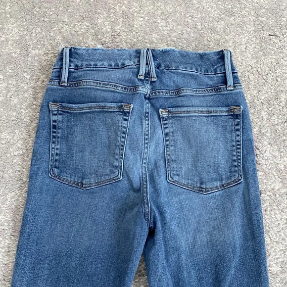 Good American Women's Blue Good Wasit Crop Distressed Destroyed Denim Jeans 4/27 - Picture 6 of 7